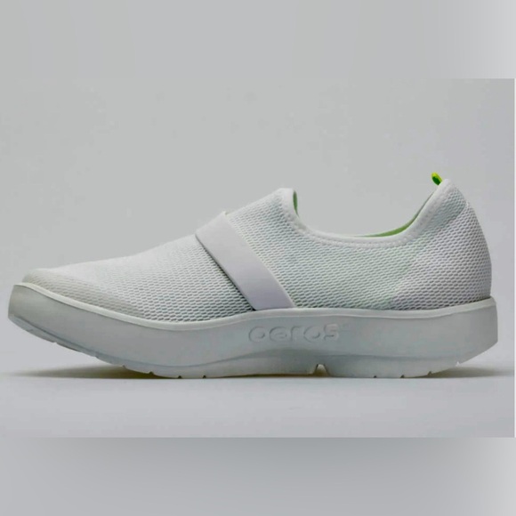 OOFOS 00mg Low Women’s White Slip-On Sneakers, Cushioned Comfort, 8.5 - Picture 1 of 16